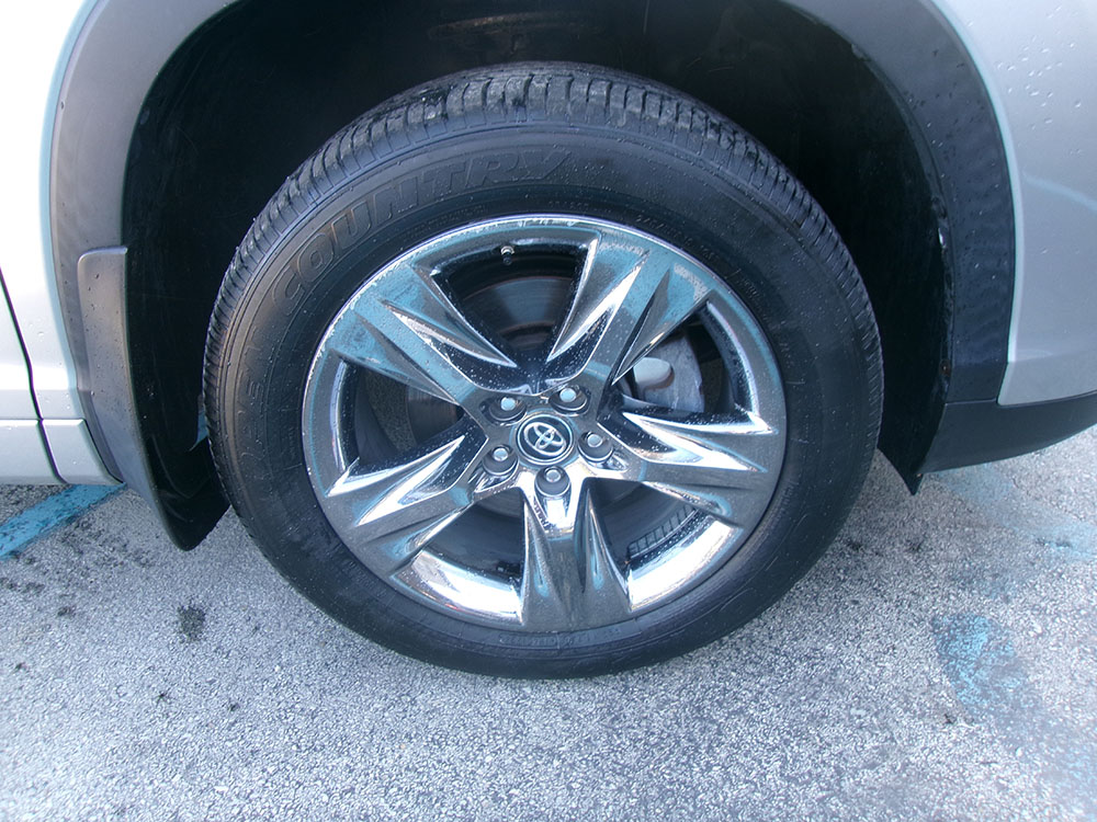 
								TOYOTA HIGHLANDER LIMITED full									