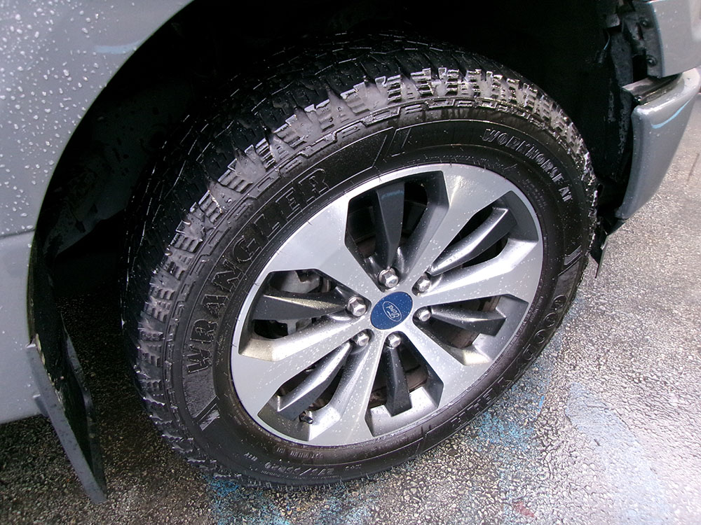 
								FORD F-150 FX4 SUPER CREW CAB full									