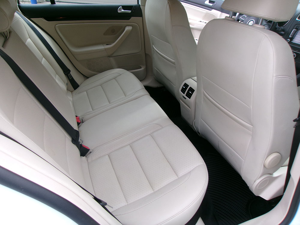 
								VOLKSWAGEN JETTA TDI full									