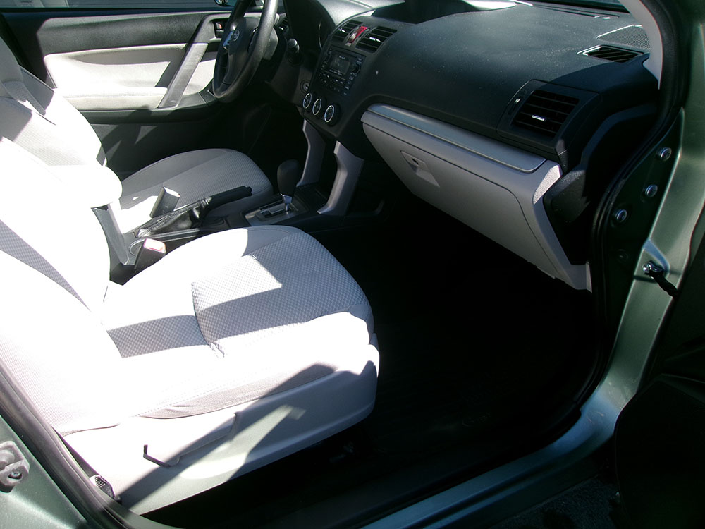 
								SUBARU FORESTER PREMIUM full									