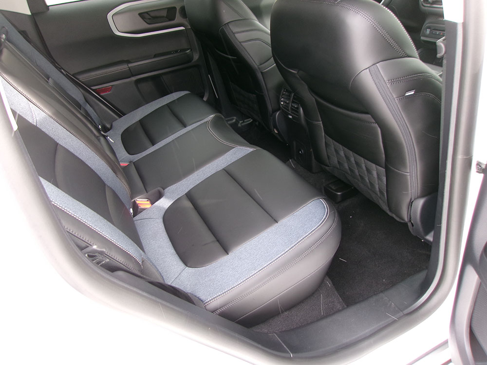 
								FORD BRONCO SPORT OUTER BANKS full									