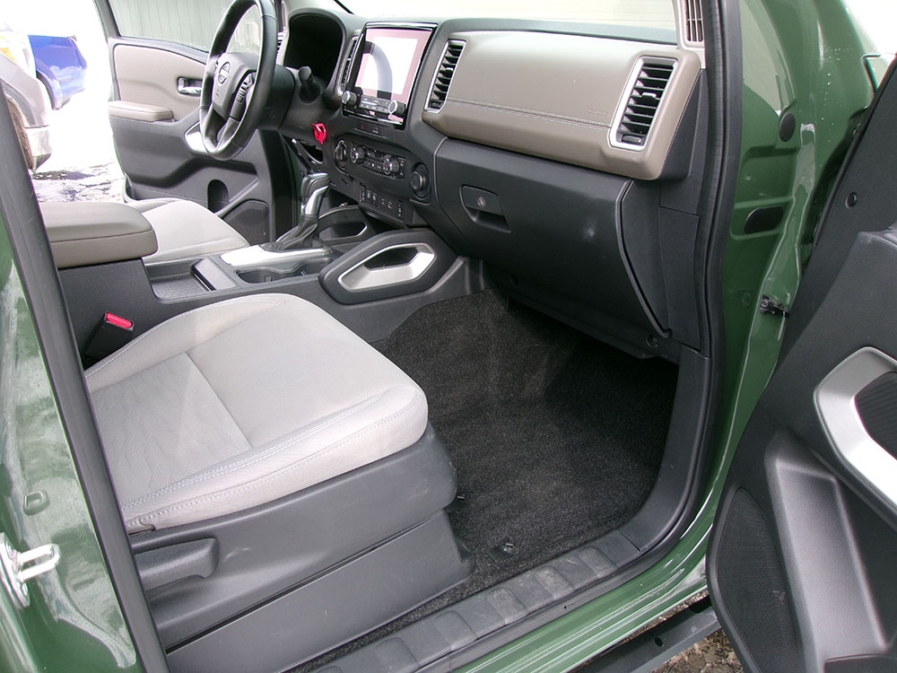 
								NISSAN FRONTIER SV CREW CAB full									