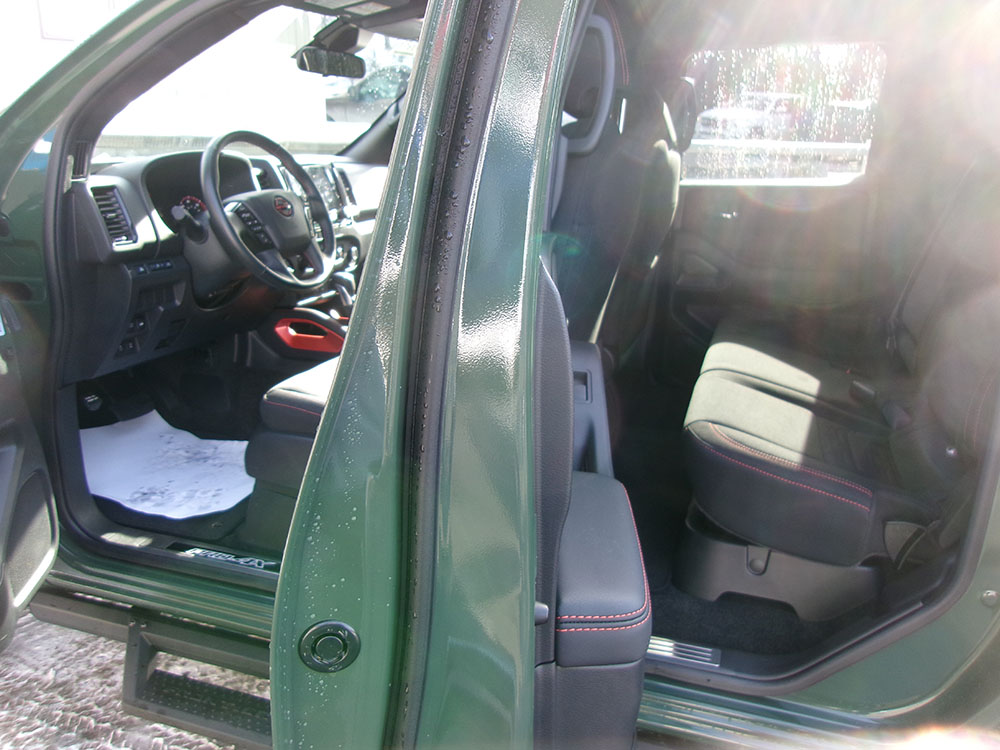 
								NISSAN FRONTIER PRO-4X CREW CAB full									