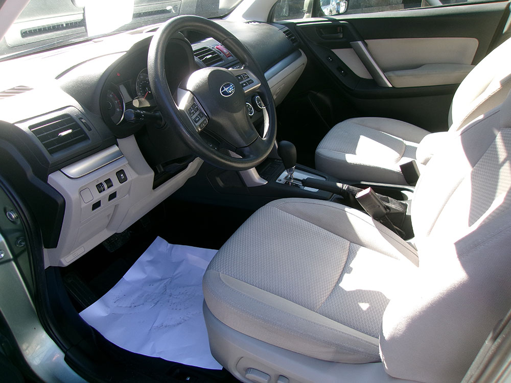 
								SUBARU FORESTER PREMIUM full									