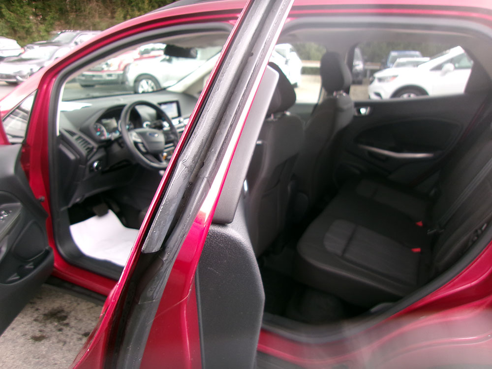 
								FORD ECOSPORT SE full									