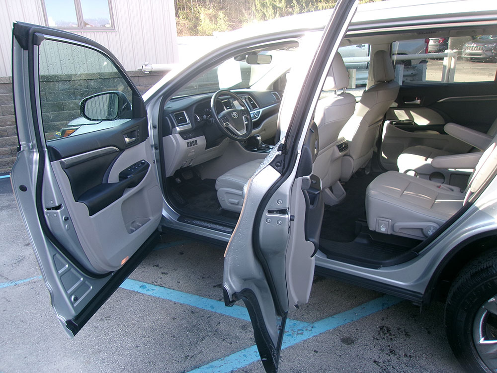 
								TOYOTA HIGHLANDER LIMITED full									