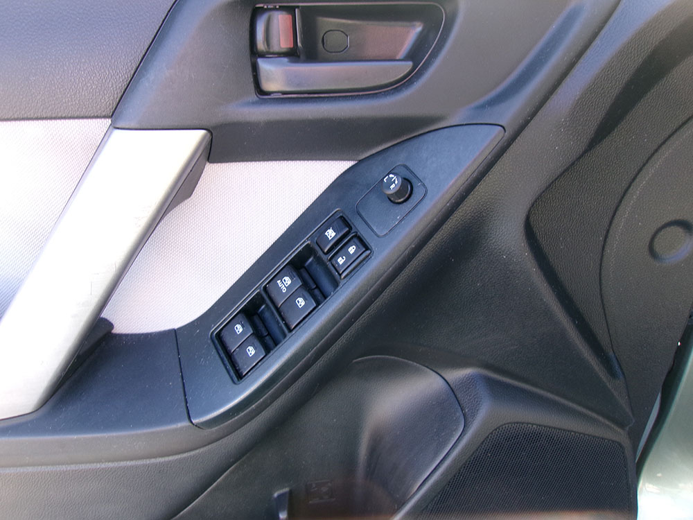 
								SUBARU FORESTER PREMIUM full									