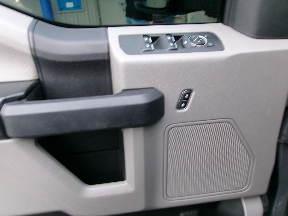 
								FORD F-150 FX4 SUPER CREW CAB full									