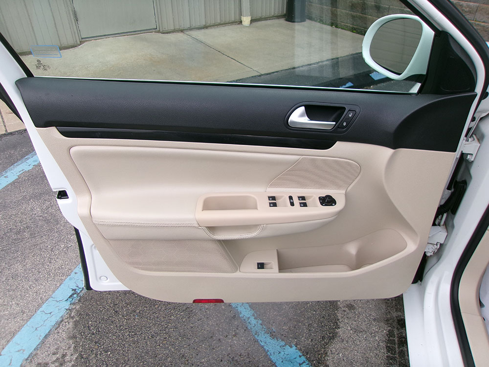 
								VOLKSWAGEN JETTA TDI full									