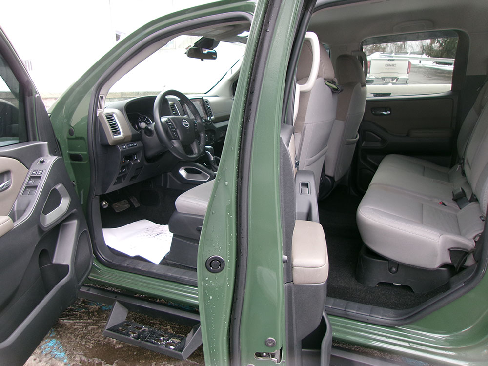 
								NISSAN FRONTIER SV CREW CAB full									
