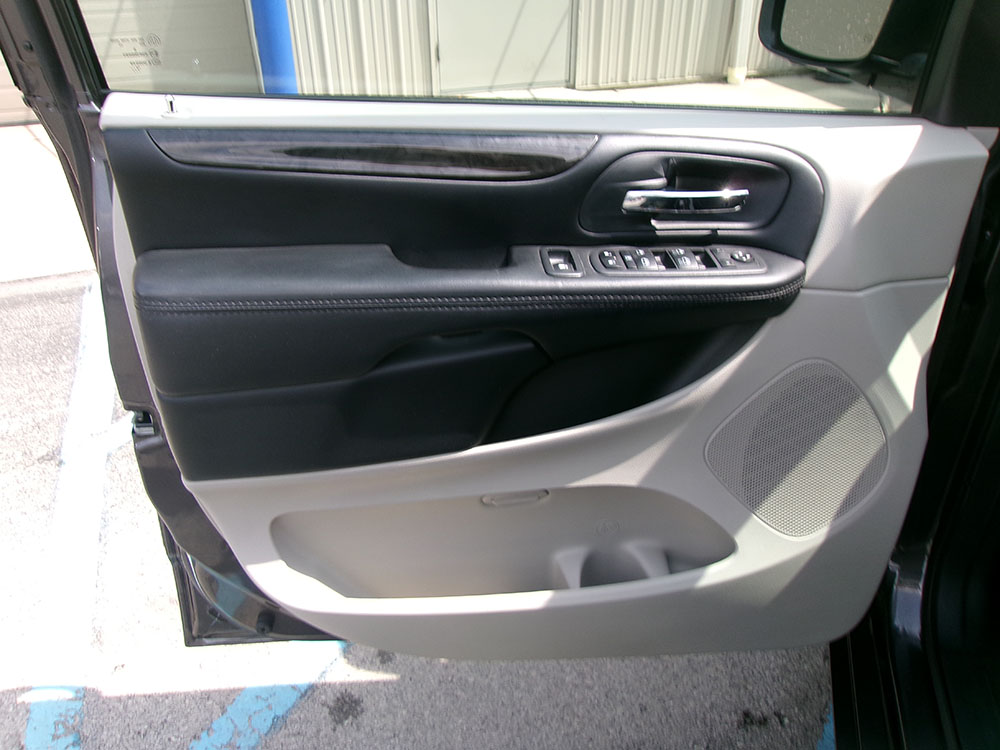 
								DODGE GRAND CARAVAN SE full									