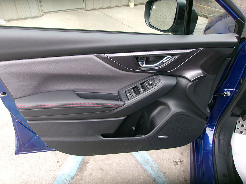 
								SUBARU IMPREZA SPORT full									