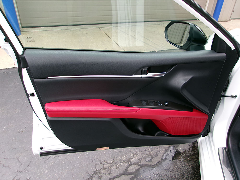 
								TOYOTA CAMRY XSE full									