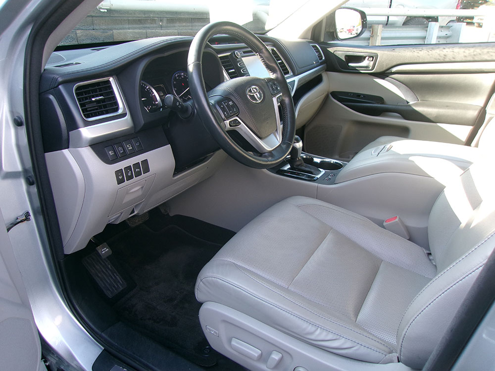 
								TOYOTA HIGHLANDER LIMITED full									