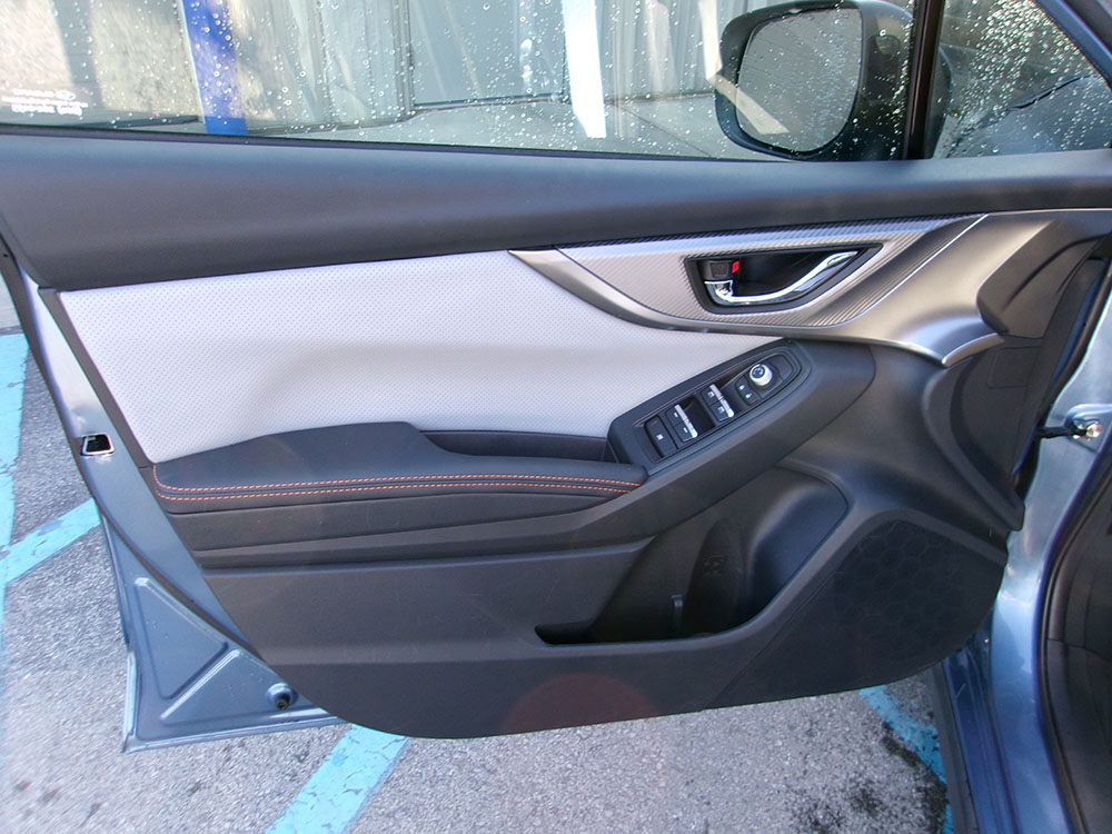 
								SUBARU CROSSTREK LIMITED full									