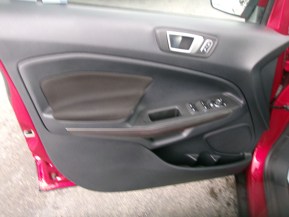 
								FORD ECOSPORT SE full									