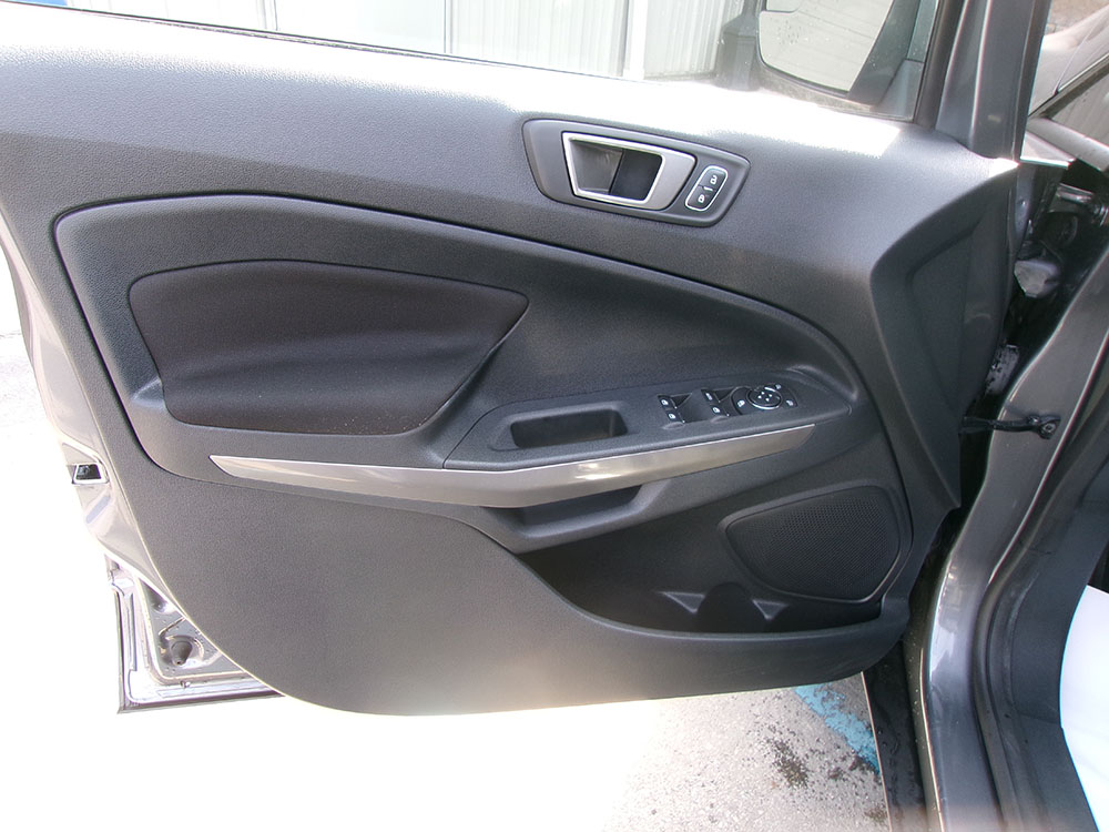 
								FORD ECOSPORT SE full									