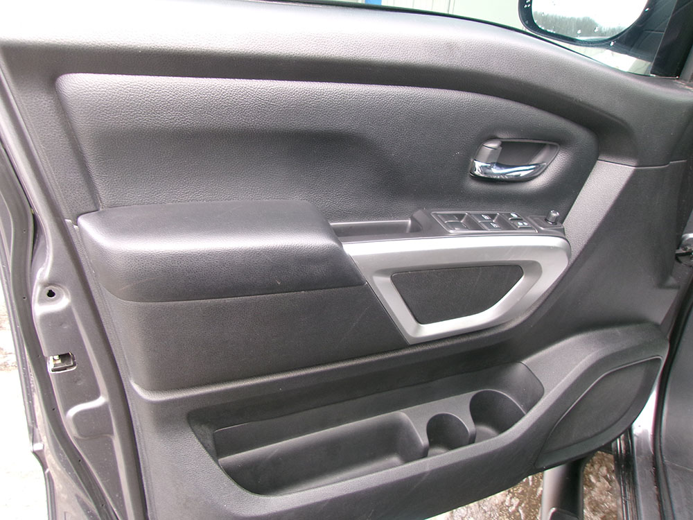 
								NISSAN TITAN SV CREW CAB full									