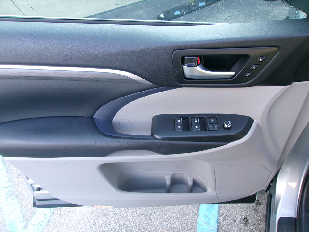 
								TOYOTA HIGHLANDER LIMITED full									