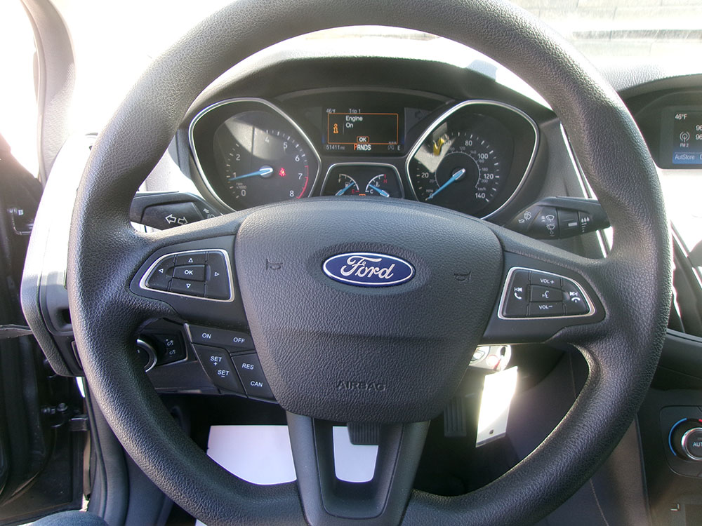 
								FORD FOCUS SE full									