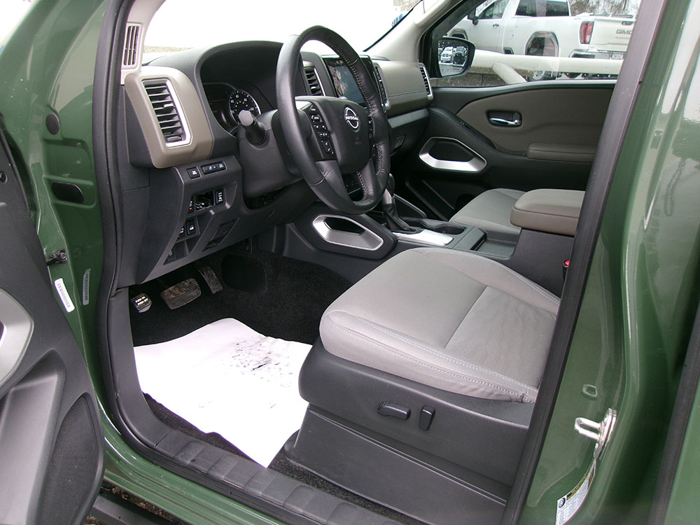 
								NISSAN FRONTIER SV CREW CAB full									