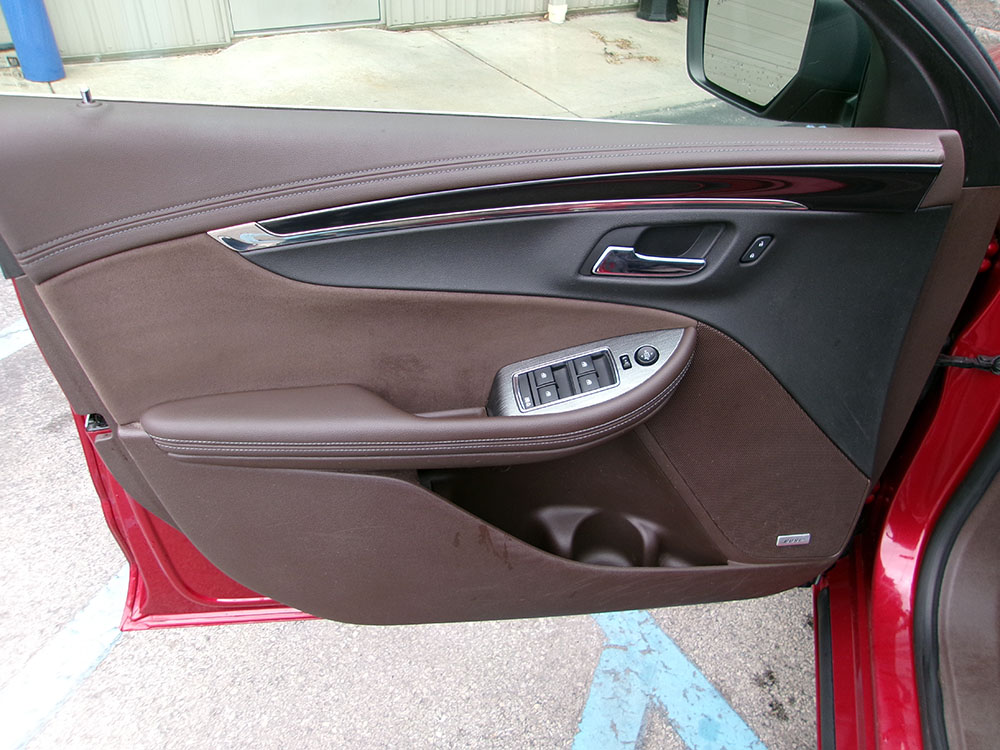 
								CHEVROLET IMPALA LT full									