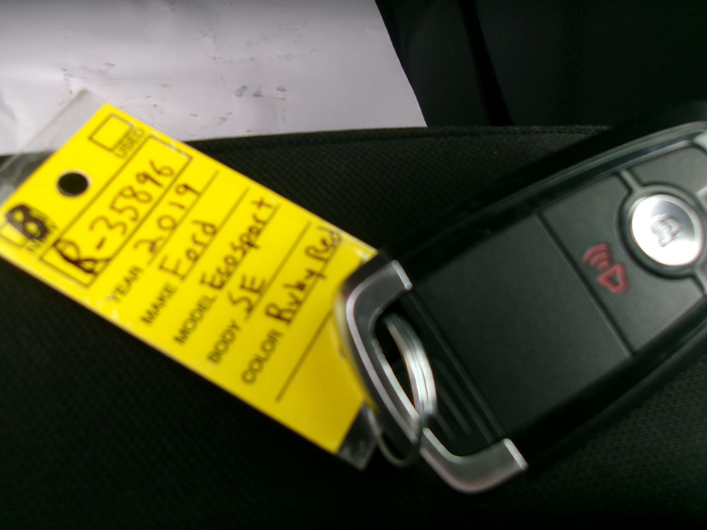 
								FORD ECOSPORT SE full									