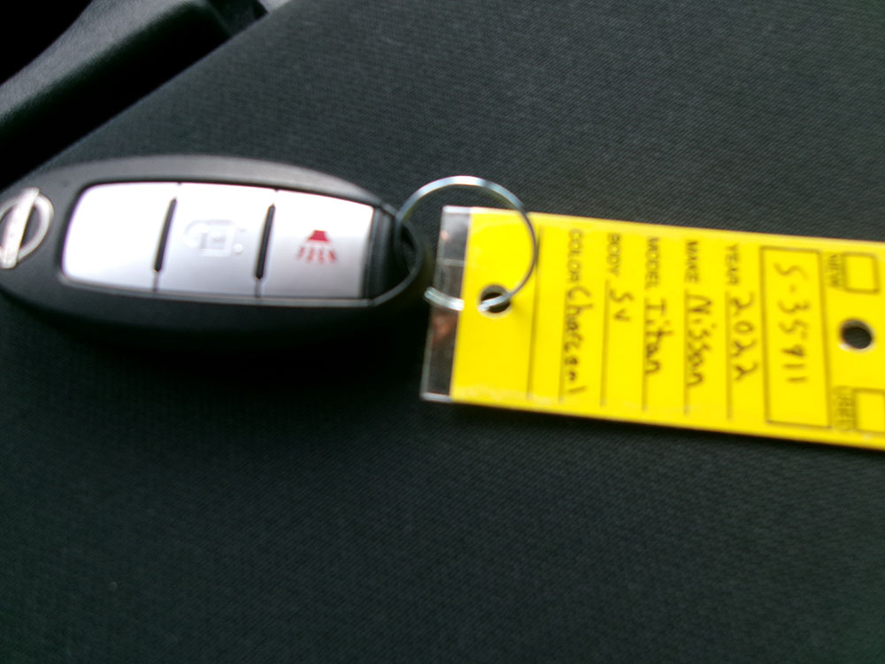 
								NISSAN TITAN SV CREW CAB full									