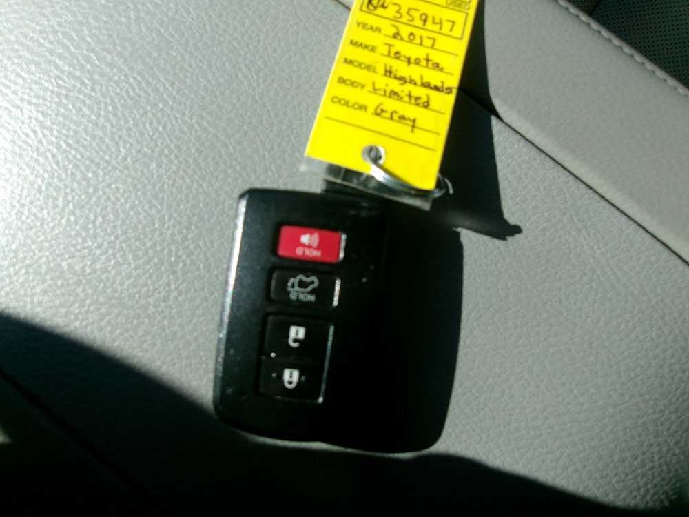 
								TOYOTA HIGHLANDER LIMITED full									