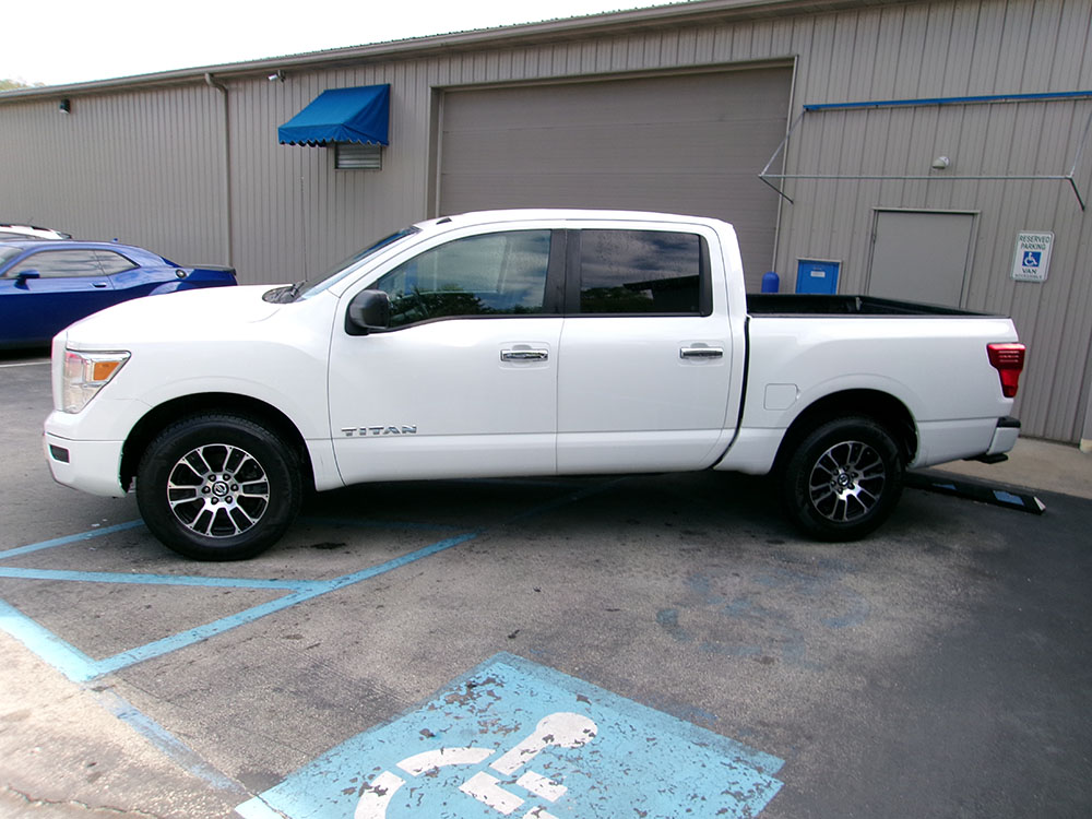 
								NISSAN TITAN SV CREW CAB full									