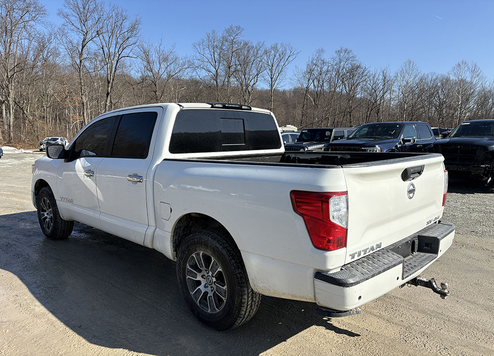 
								NISSAN TITAN SV CREW CAB full									