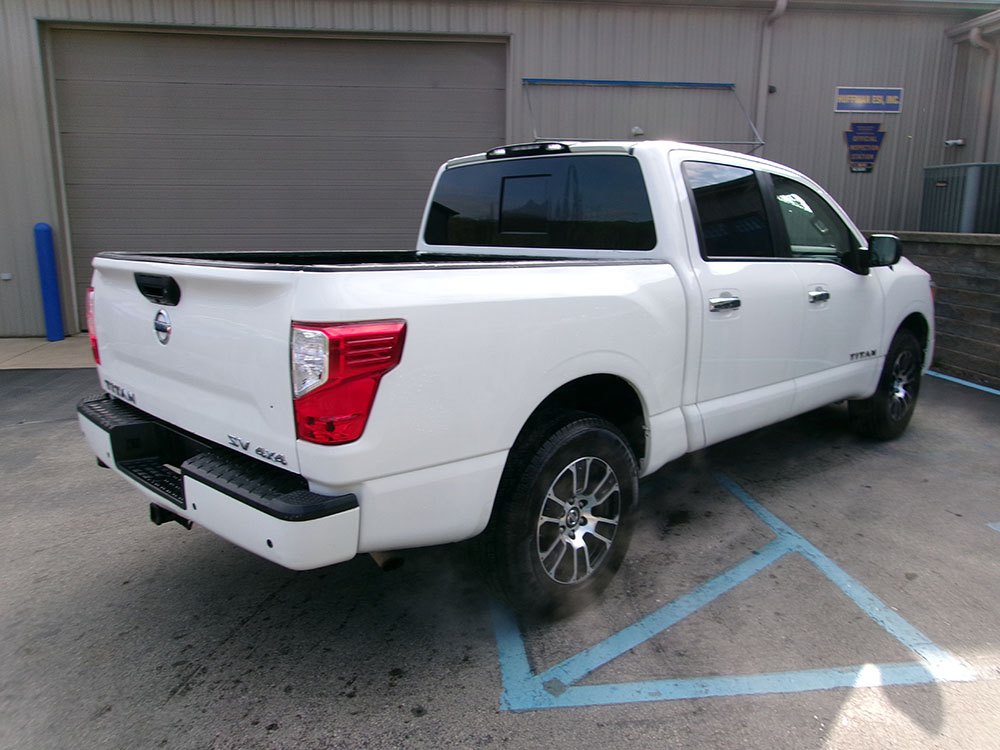 
								NISSAN TITAN SV CREW CAB full									