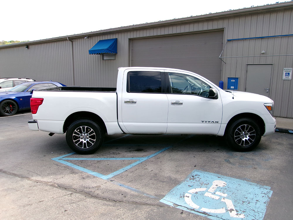 
								NISSAN TITAN SV CREW CAB full									