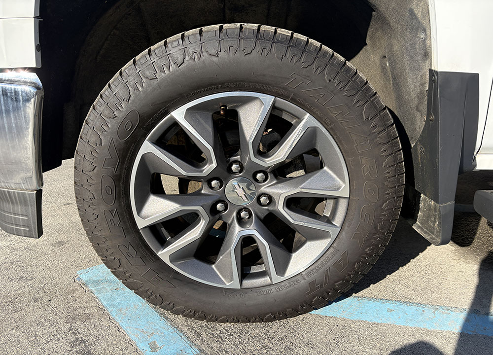 
								CHEVROLET SILVERADO 1500 LT CREW CAB full									