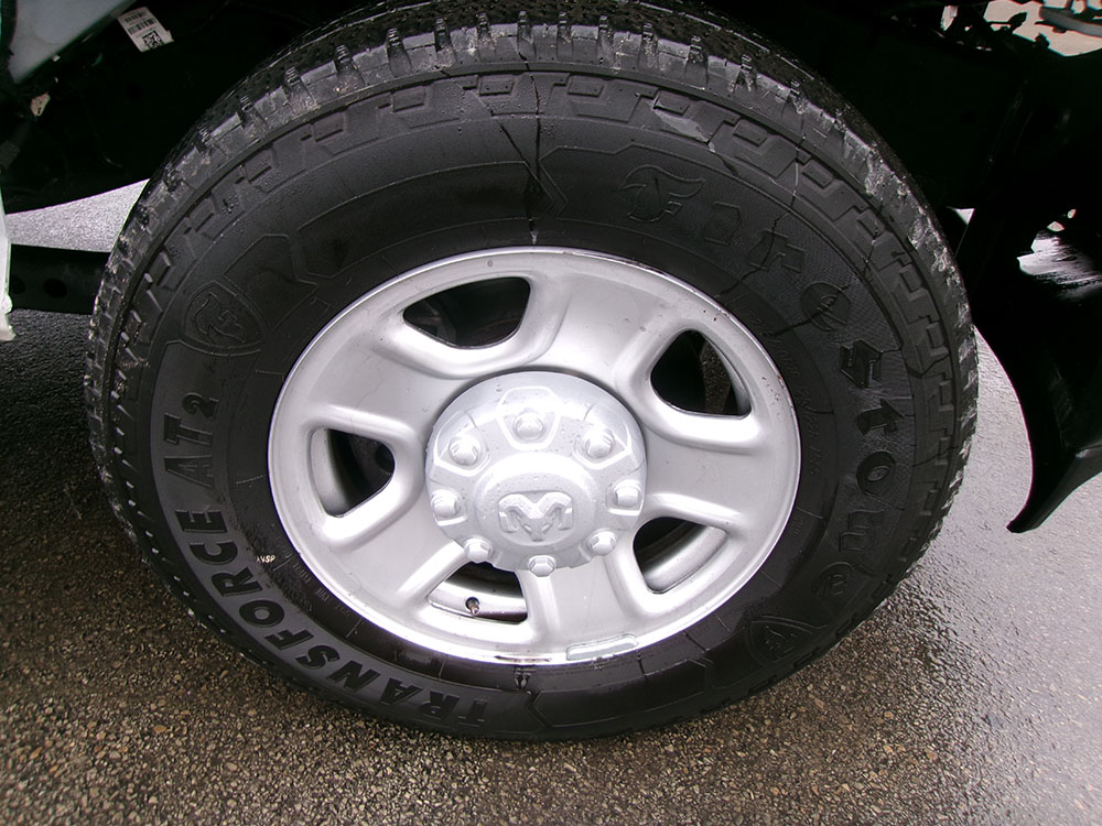 
								RAM 2500 TRADESMAN CREW CAB full									