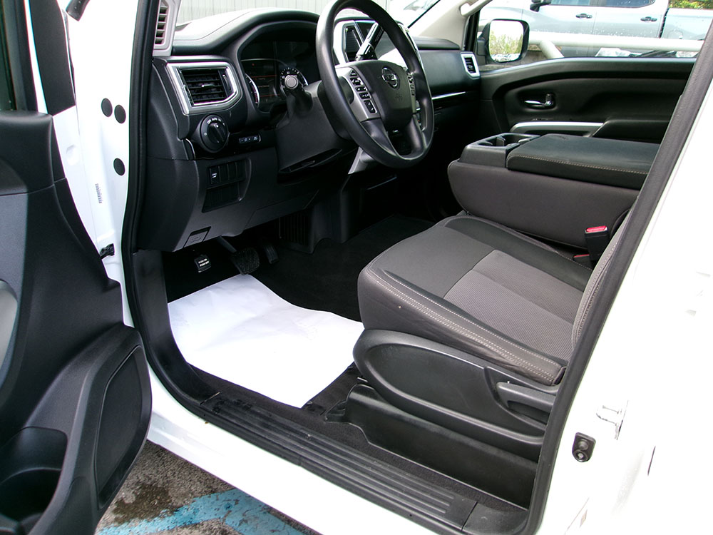 
								NISSAN TITAN SV CREW CAB full									