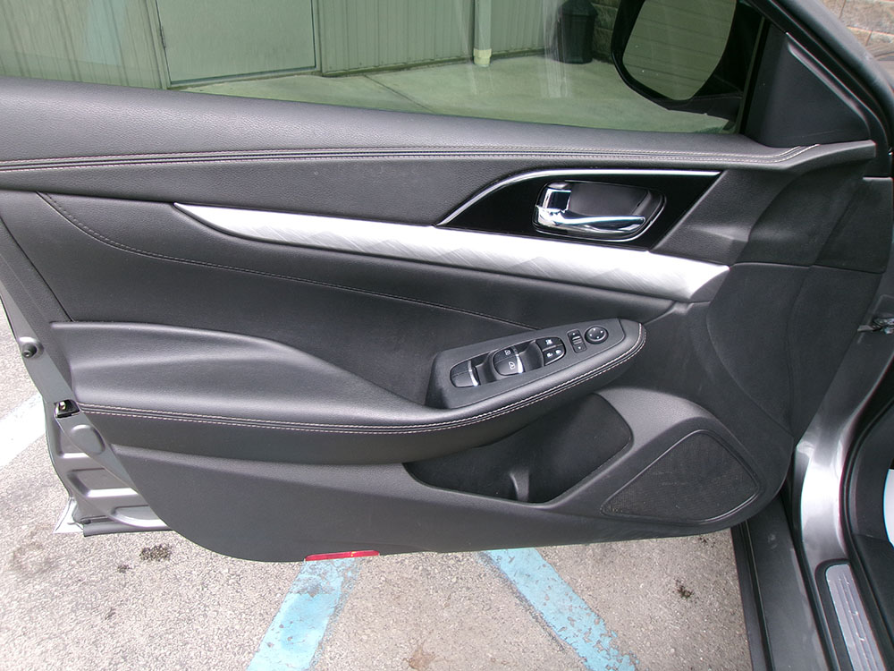 
								NISSAN MAXIMA SV full									