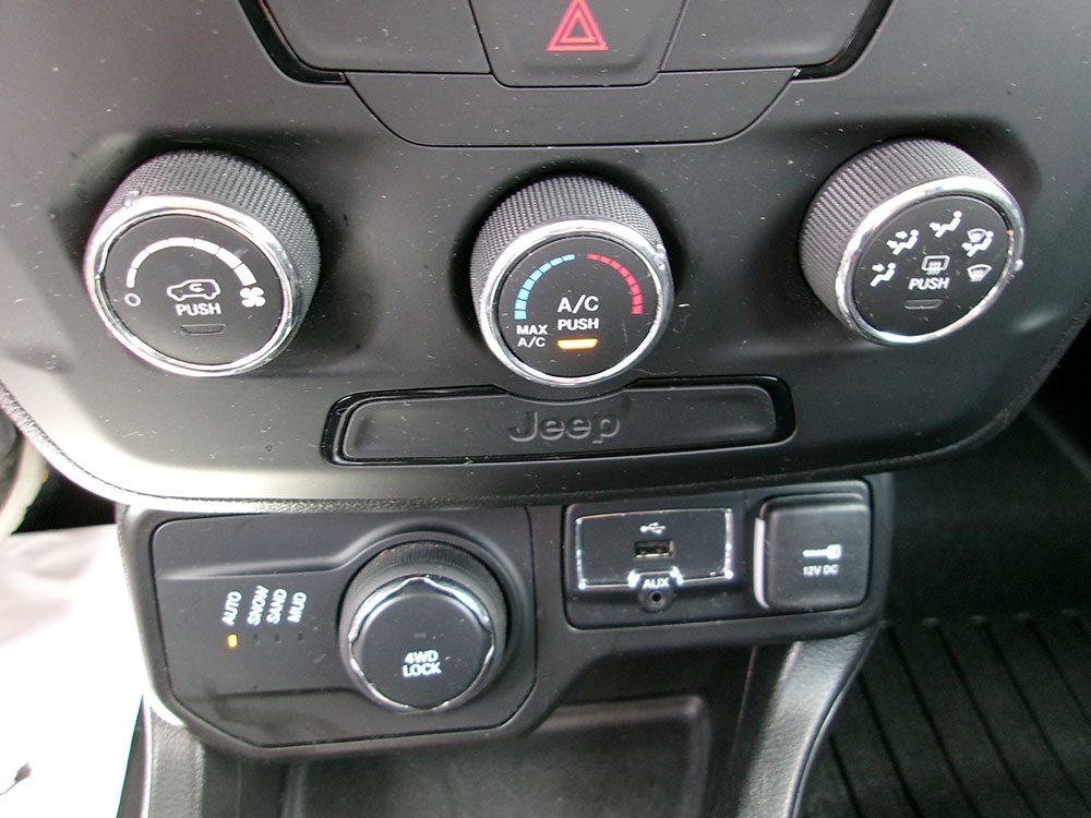 
								JEEP RENEGADE SPORT full									