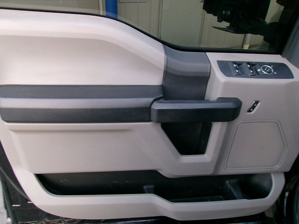 
								FORD F-250 SD FX4 SUPER CREW CAB 8′ BED full									