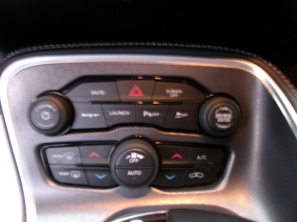 
								DODGE CHALLENGER SRT 392 full									