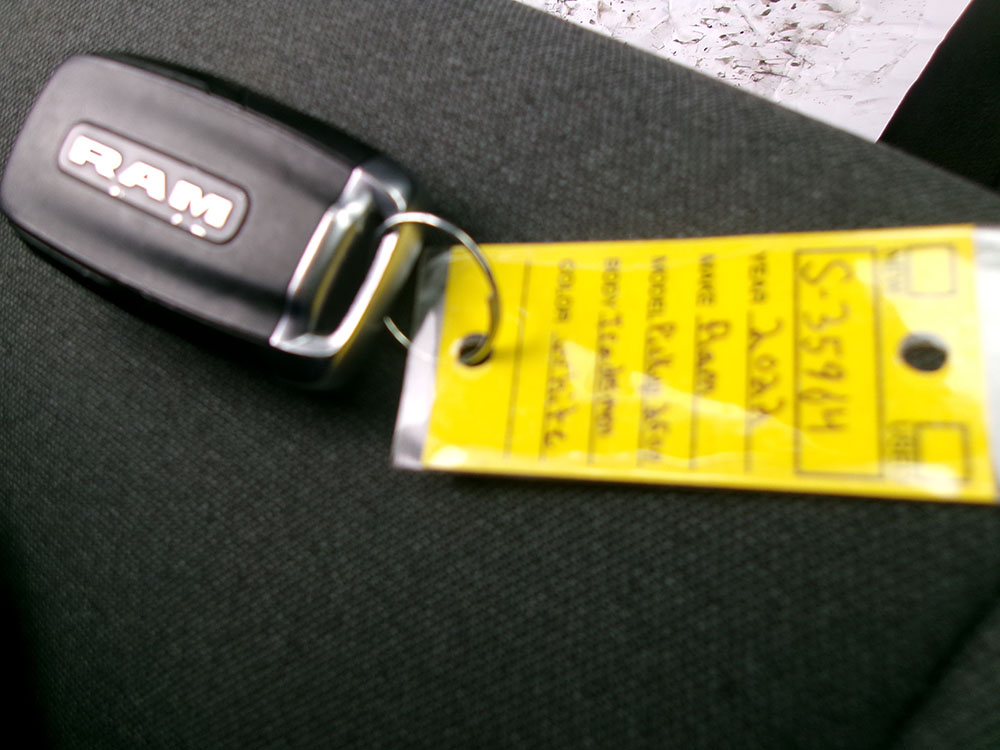 
								RAM 2500 TRADESMAN CREW CAB full									