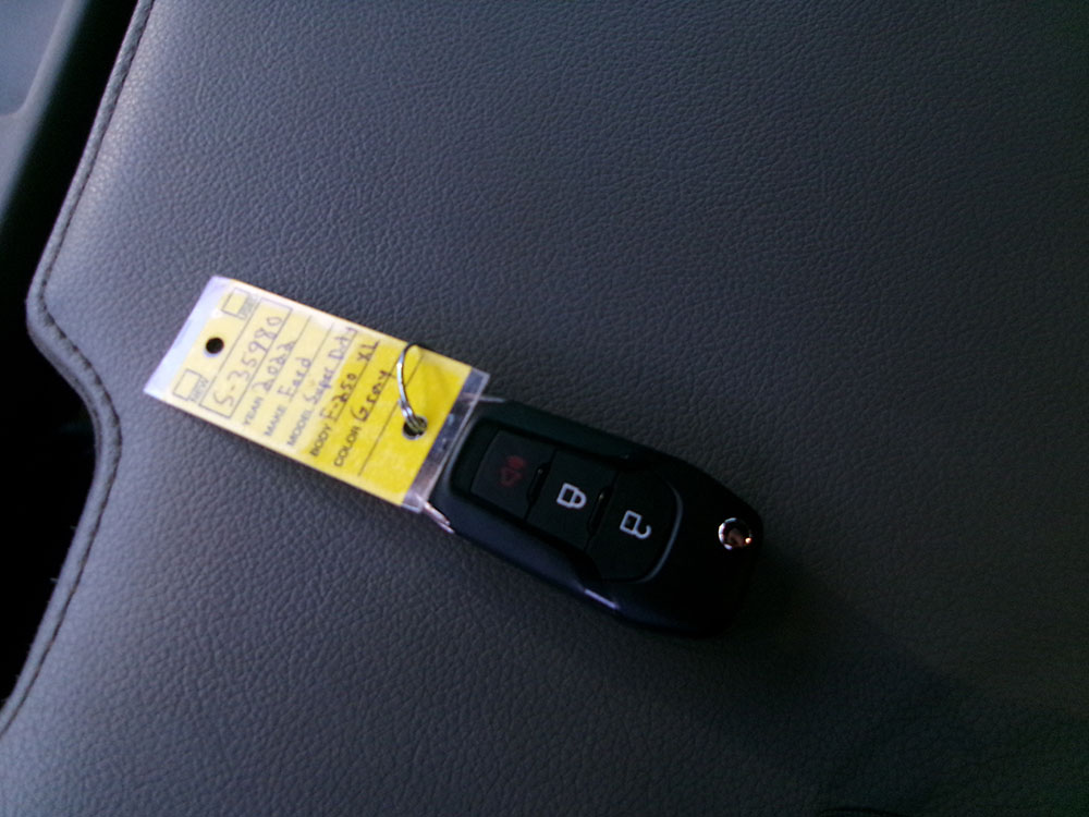 
								FORD F-250 SD FX4 SUPER CREW CAB 8′ BED full									