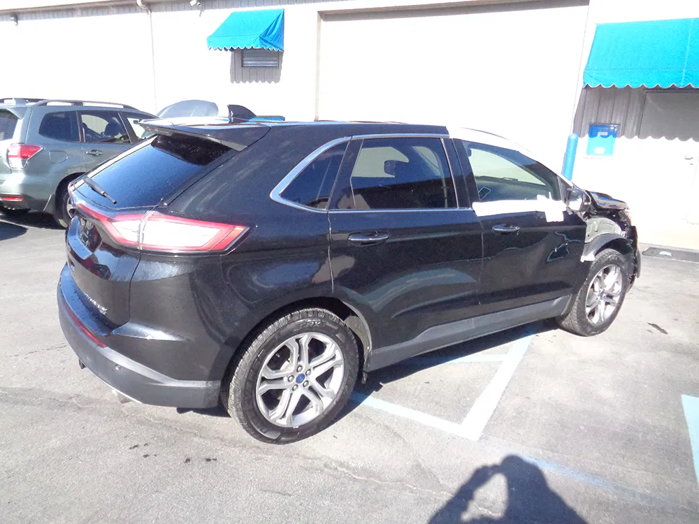 
								2015 Ford Edge Titanium full									