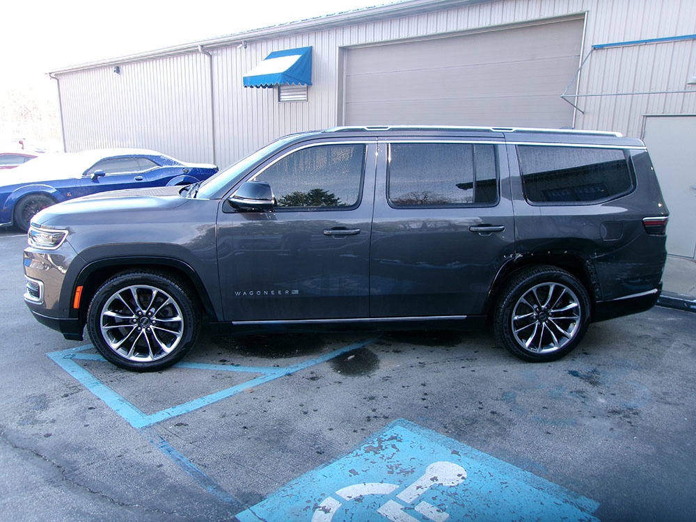 
								2023 Jeep Wagoneer Series III full									