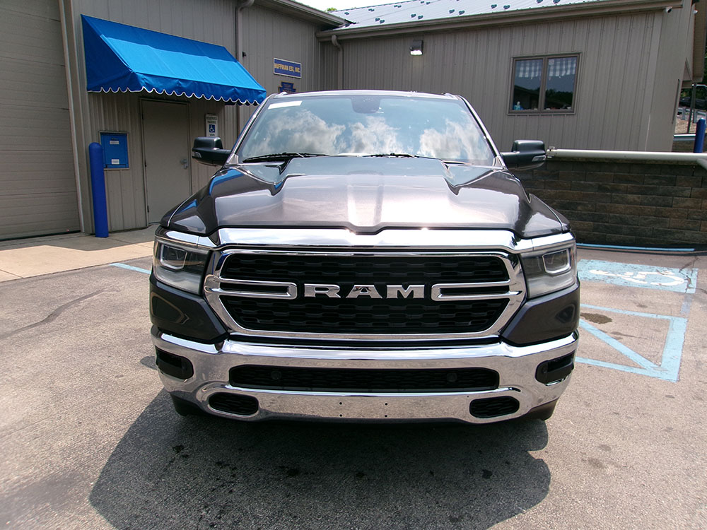 
								2023 RAM 1500 Big Horn Crew Cab full									