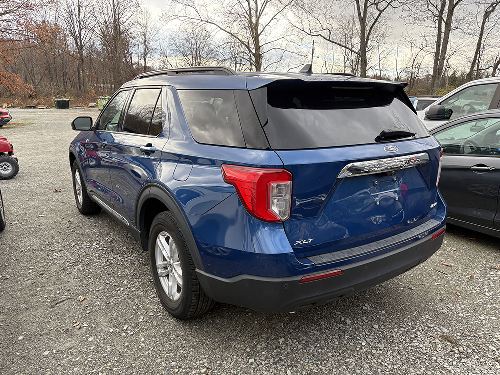 
								2022 Ford Explorer XLT full									