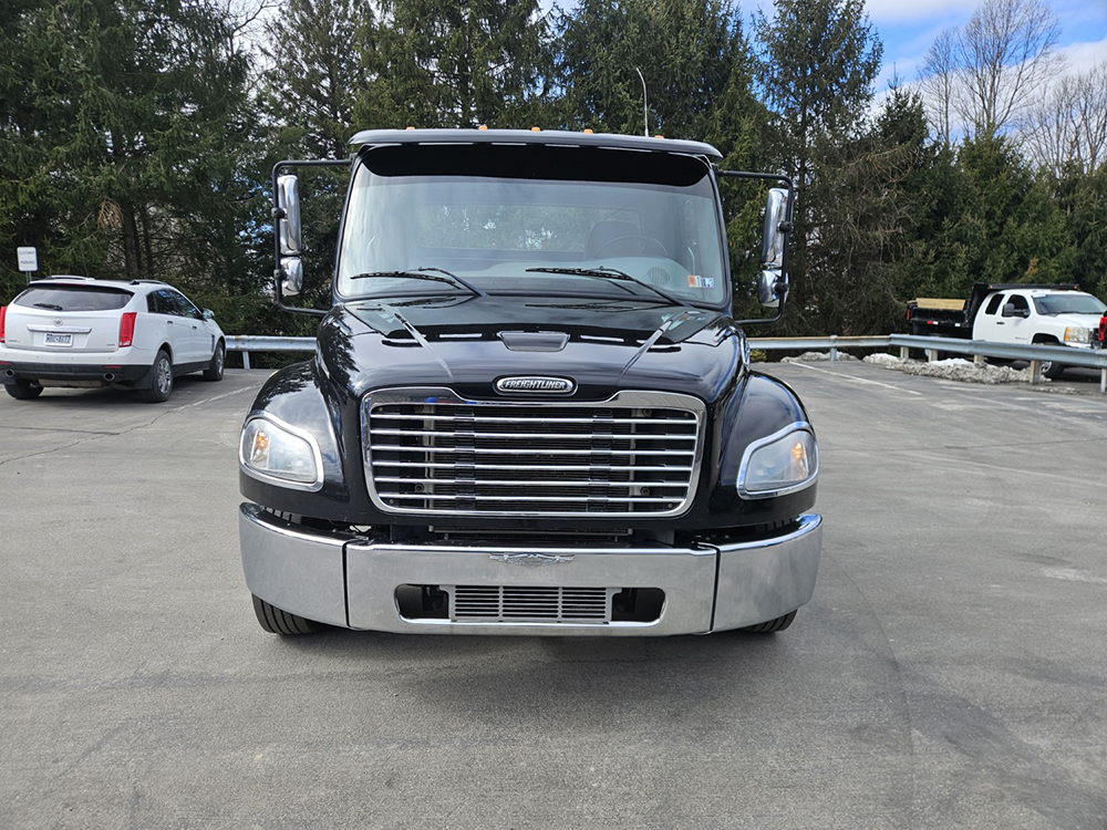 
								FREIGHTLINER M2-106 ROLLBACK full									