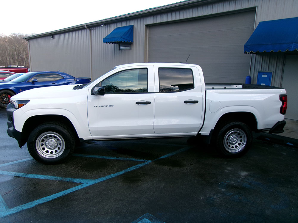 
								2024 Chevrolet Colorado W/T Crew Cab full									