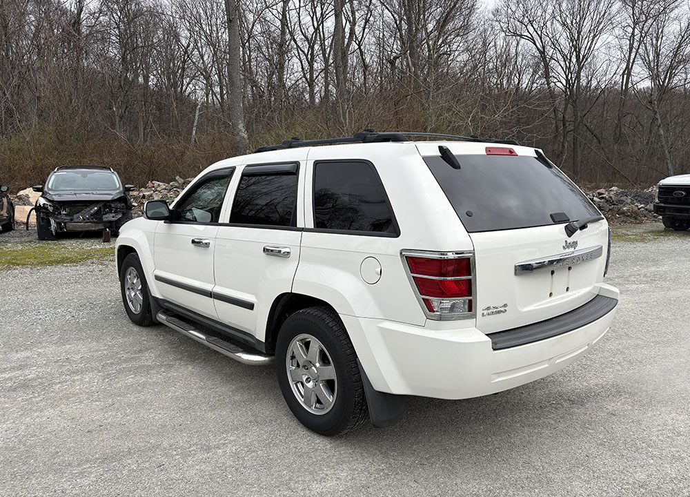 
								JEEP GRAND CHEROKEE LAREDO full									
