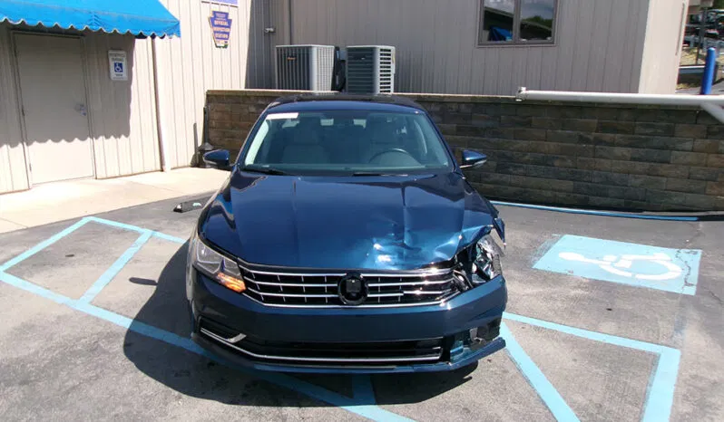 
								2018 Volkswagen Passat SE full									